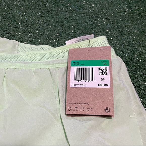 Nike AeroSwift Men's Dri-FIT ADV 2" Green Black Running Shorts Sz XL FN3349-376 - Picture 2 of 6